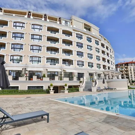 Apartment Carpe Explorer